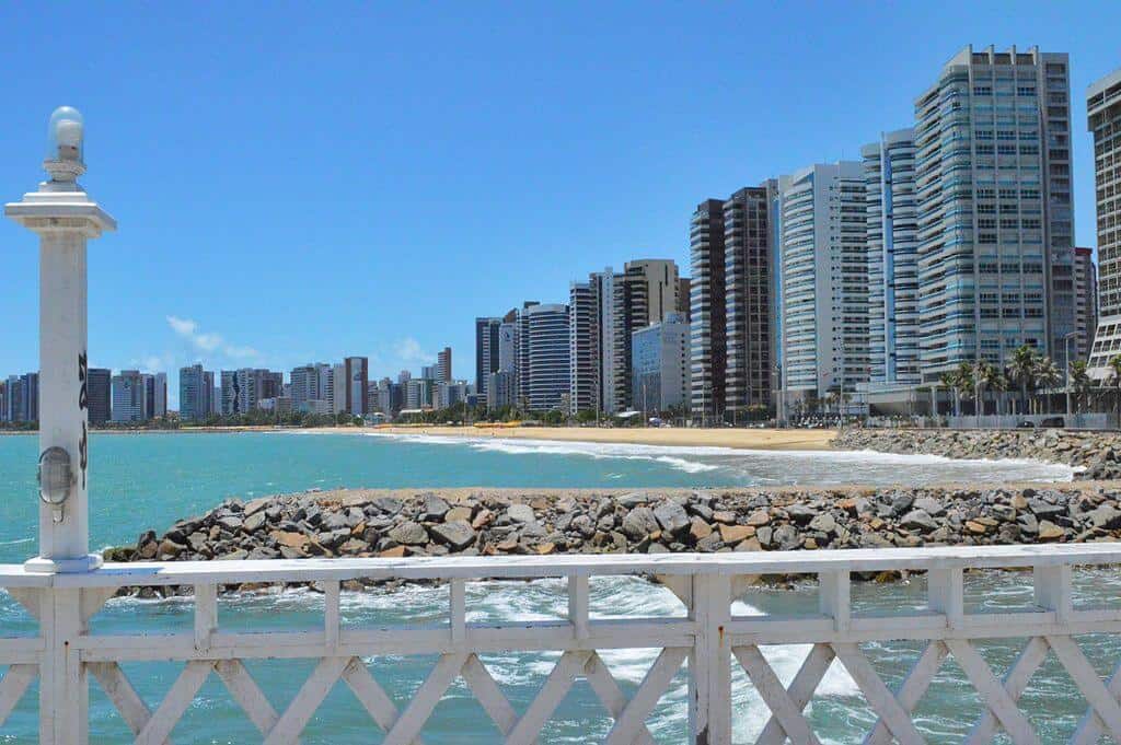 Pra-todos-verem:Praia-de-Iracema-uma-das-melhores-praias-de-Fortaleza.