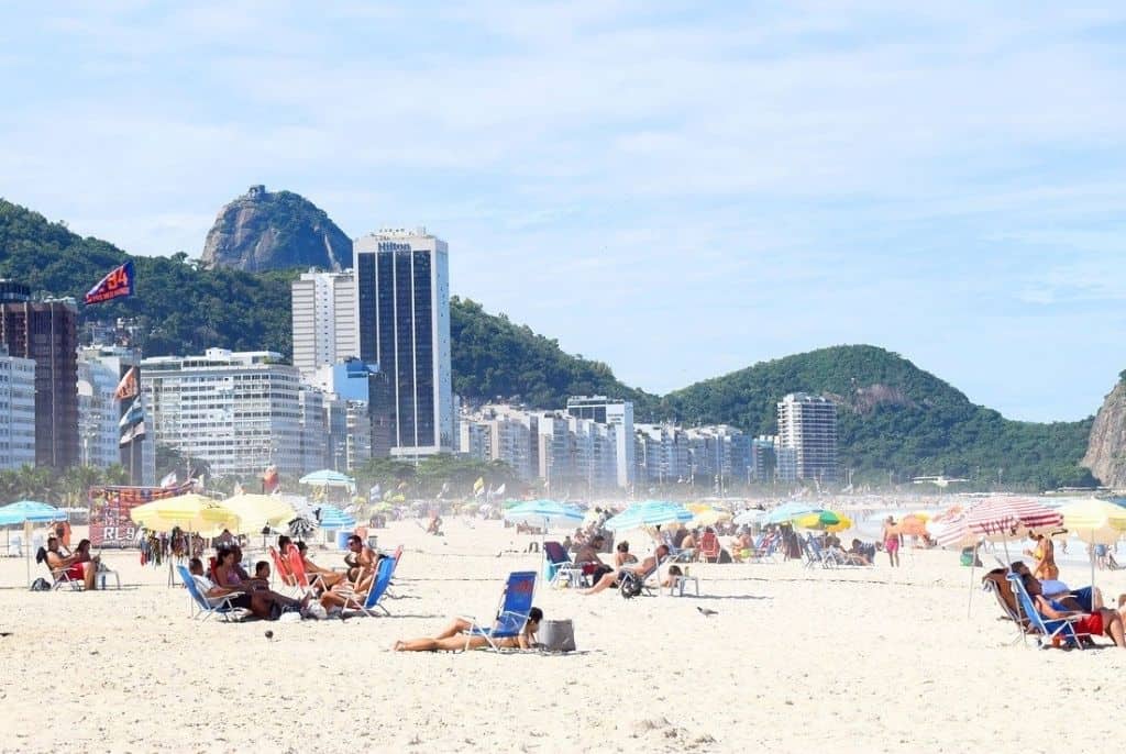 Pra-todos-verem:Praia-de-Copacabana-um dos-mais-importantes-pontos-turisticos-do Rio-de-Janeiro-RJ