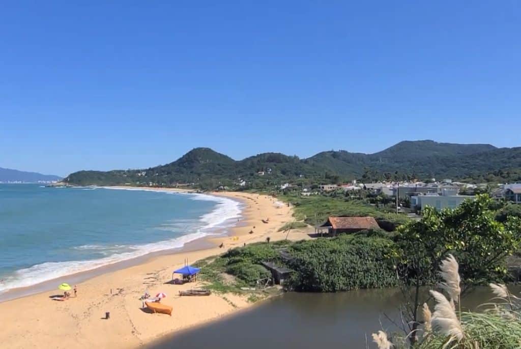 Pra-todos-verem:Praia-do-Estaleiro-Balneario-Camboriu-SC