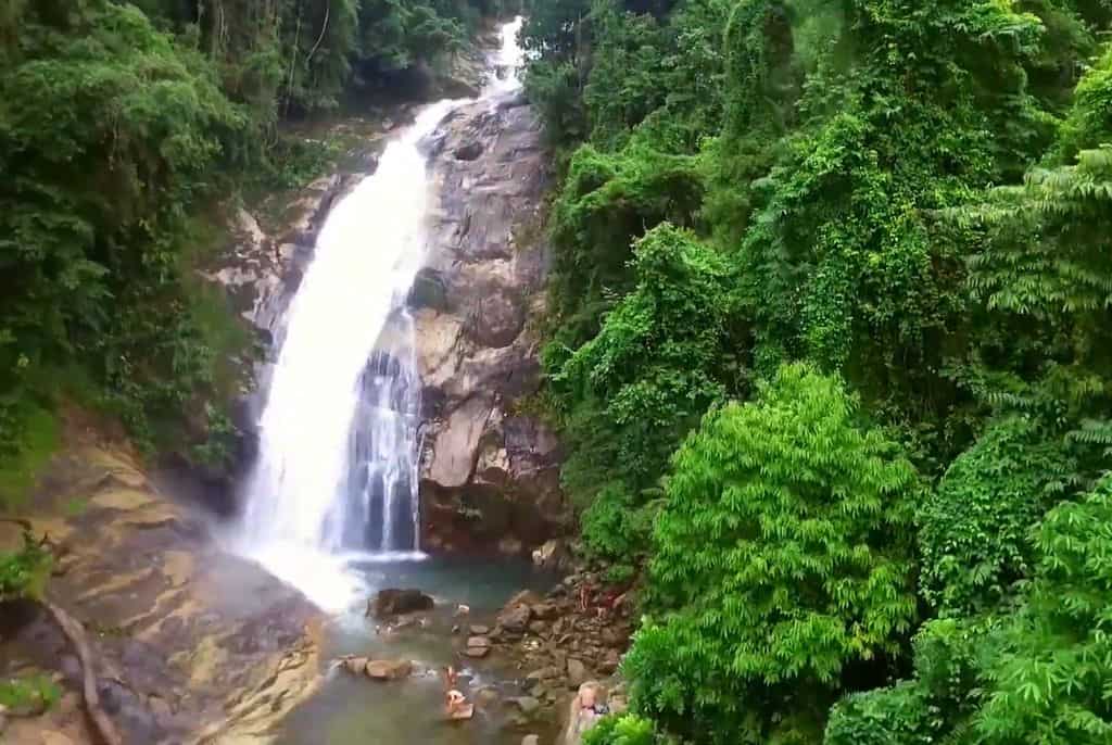 Pra-todos-verem:cachoeira-da-Pedra-Lisa-Sao-Sebastiao-SP