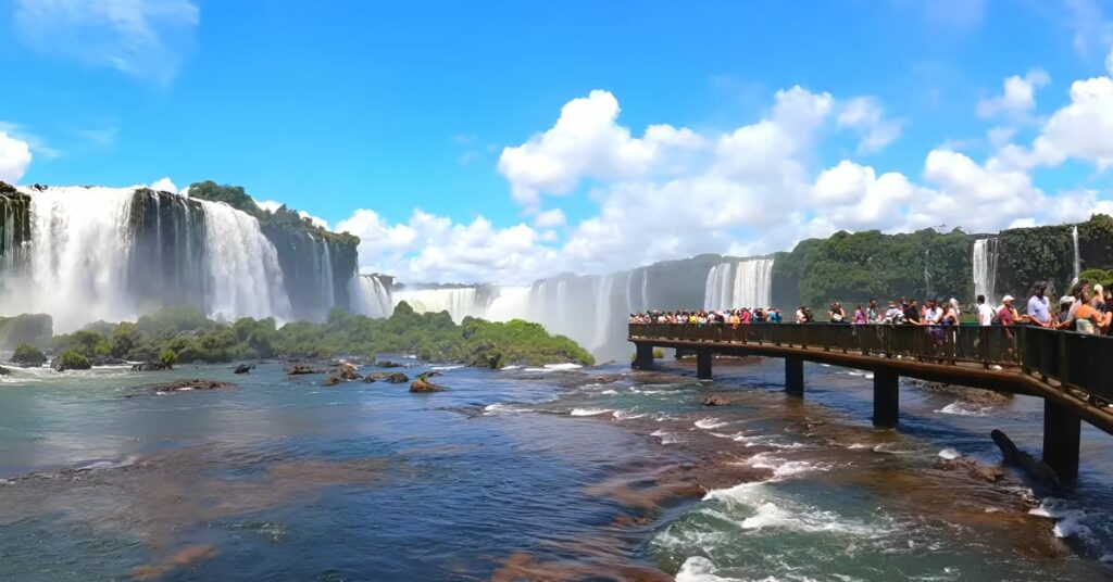 Lugares-para-viajar-no-Brasil-Cataratas-do-Iguacu-PR