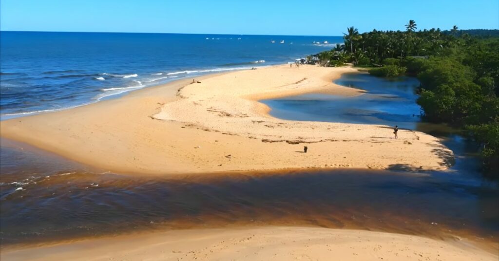 Lugares-para-viajar-no-Brasil-Praia-dos-Nativos-Trancoso-Porto-Seguro-BA
