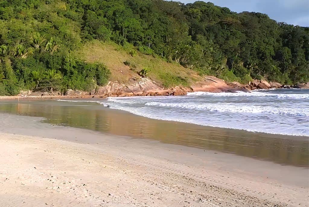 Praia-do-Guaiuba-Guaruja-SP
