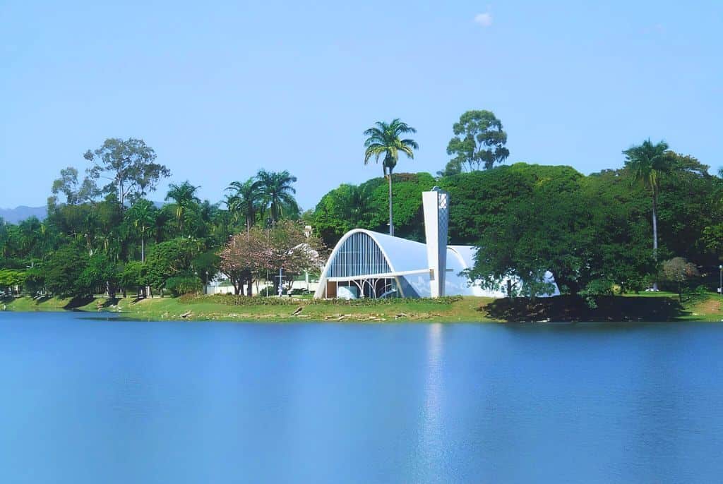 Lagoa-da-Pampulha-e-igreja-Sao-Francisco-de-Assis-Belo-Horizonte-MG