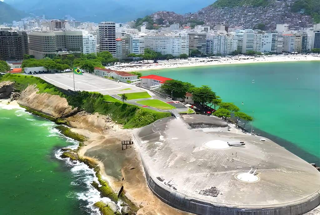 Praia-de-Copacabana-um dos-mais-importantes-pontos-turisticos-do Rio-de-Janeiro-RJ