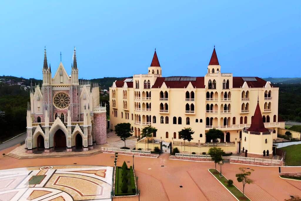 Basilica-Nossa-Senhora-do-Rosario-Fatima-Portugal